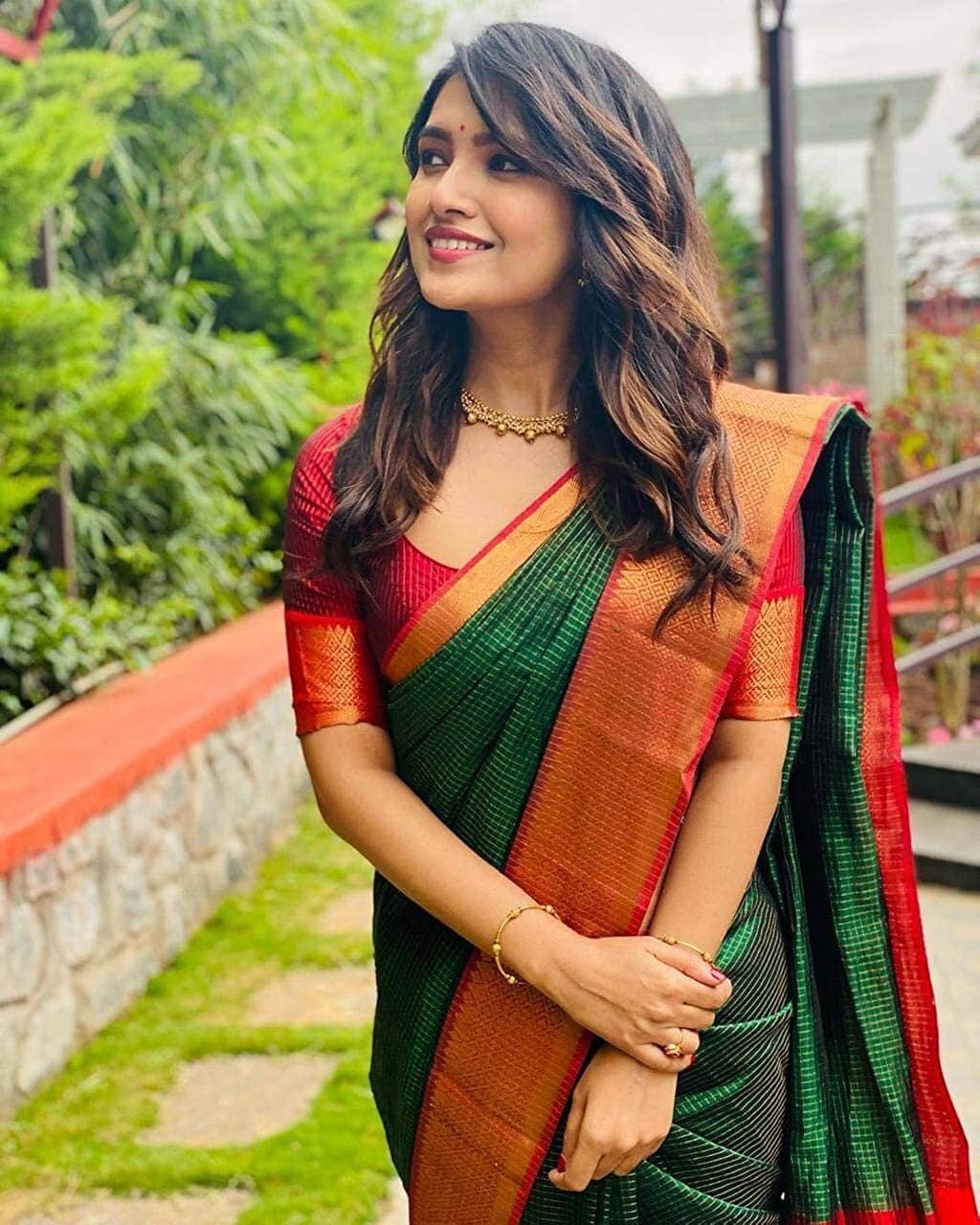 Red & Emerald Green Silk Saree – Maharani