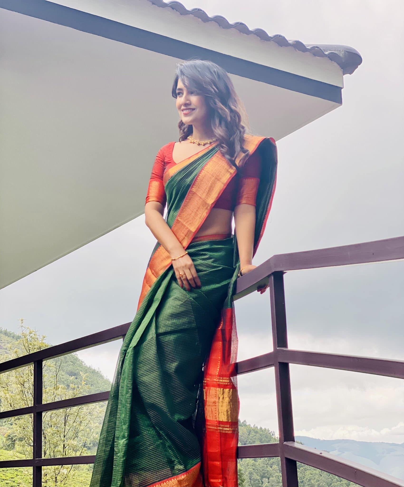 Indian Emerald Green Saree With Silk Unstitched Blouse, Saree