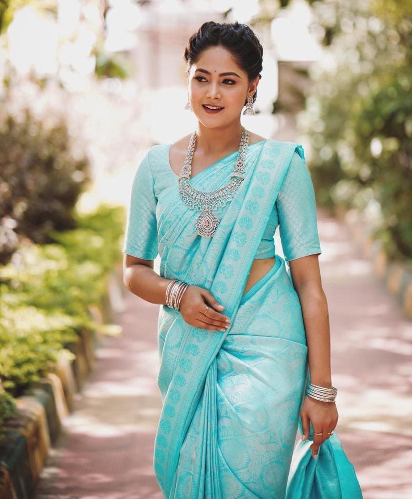 Update 83+ jewellery on blue saree latest