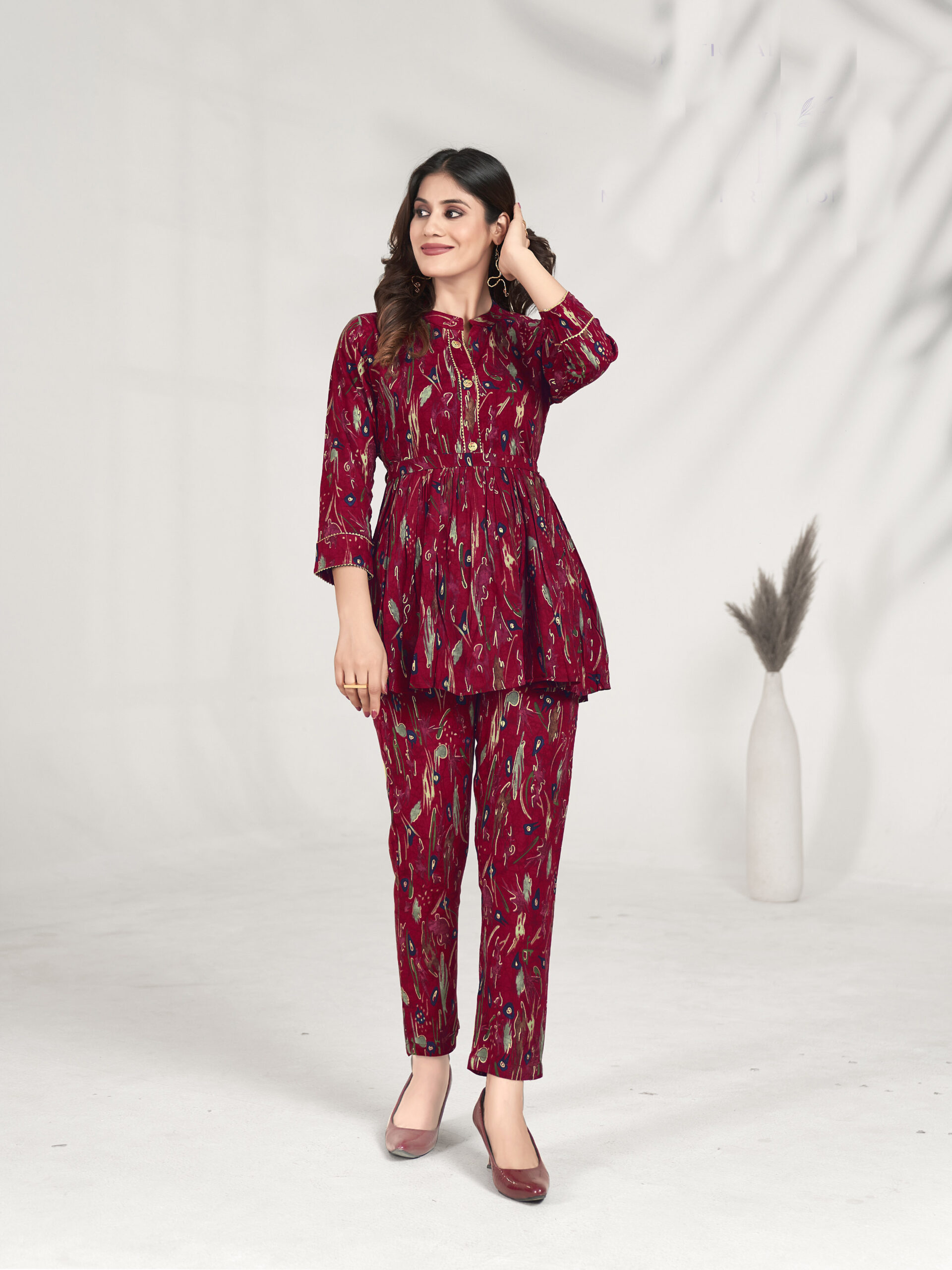 Maroon Kurta Pant Set with Black Floral Dupatta – Rustorange